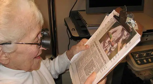 (https://www.lowvisionnm.com/reading-tips-for-those-with-macular-degeneration/)